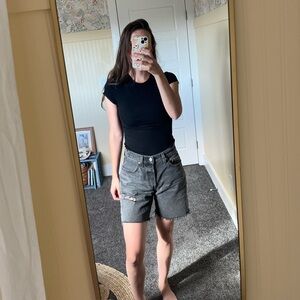 Levi’s 501 90’s Grey Denim Shorts in Size 26